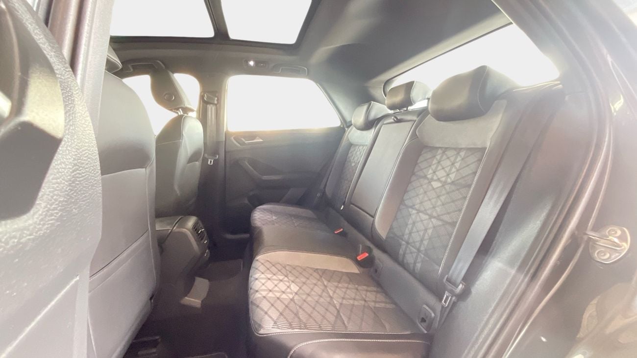 Volkswagen T-ROC 1.4 TSI R-LINE | Guaranteed Warranty | 0 Down Payment