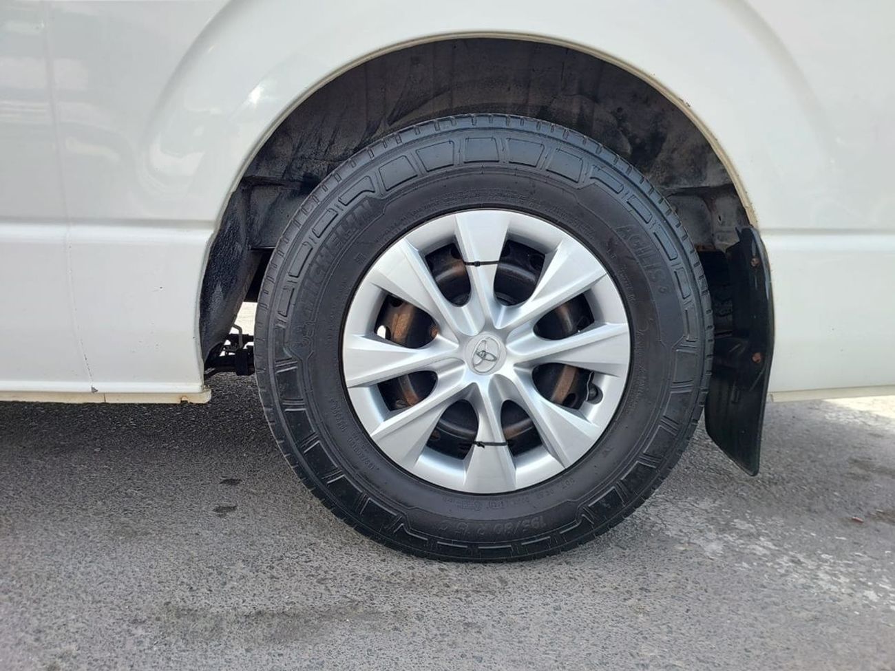 تويوتا هاياس TOYOTA HIACE COMMUTER VAN RHD 2015 MODEL 3.0 L DIESEL AUTOMATIC(PM23061)