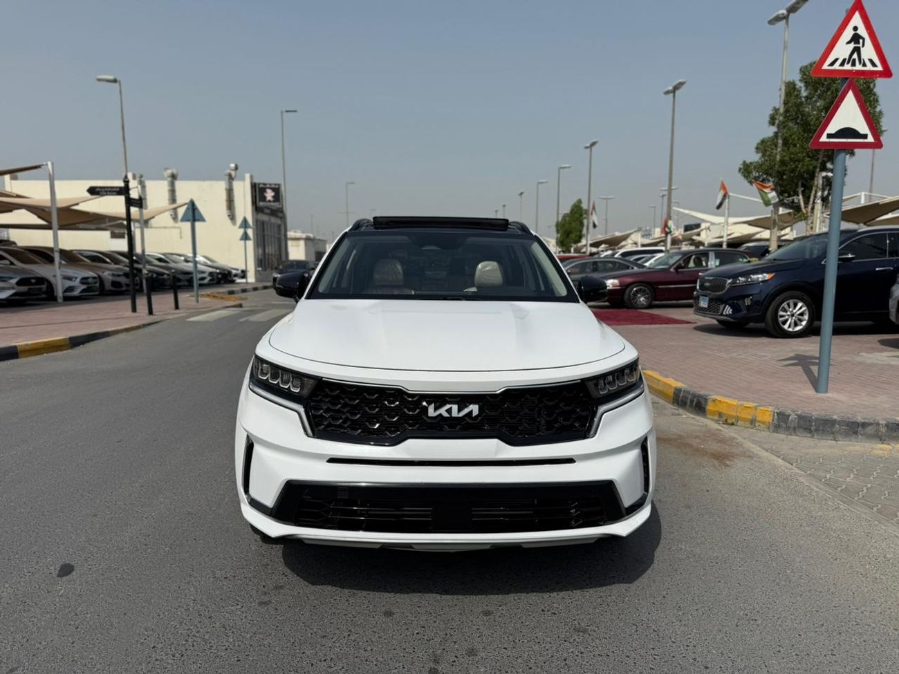 كيا سورينتو 2.5L LX (RWD)