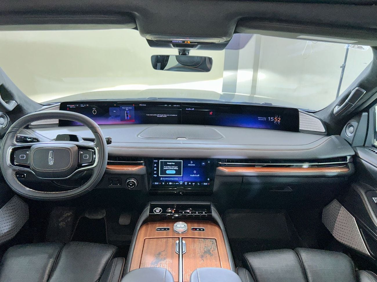 Lincoln Navigator PRESIDENTIAL N1925 / FREE INSURANCE + REGISTRATION / AL TAYER MOTORS AL QOUZ SHOWROOM