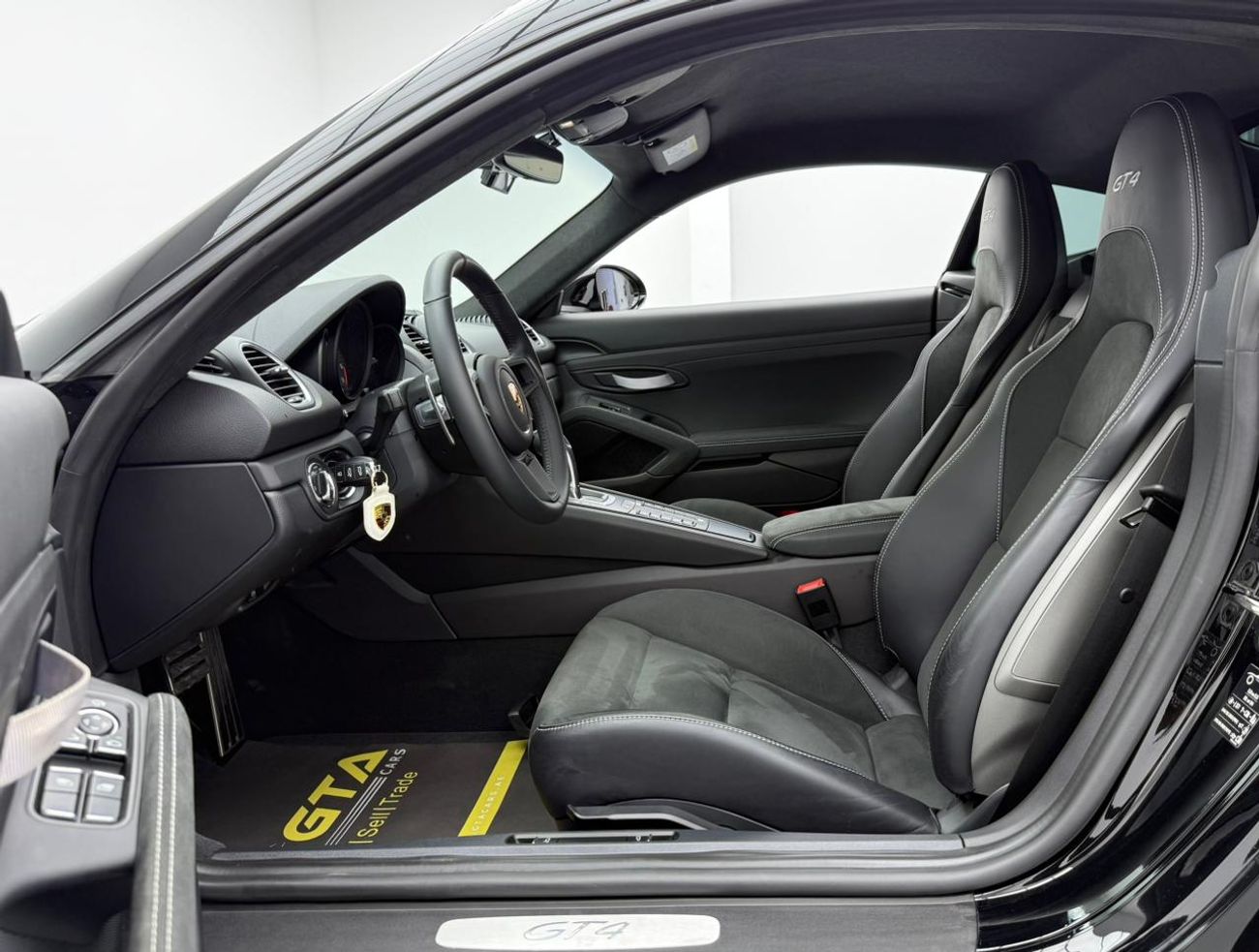 بورش كايمان 718 GT4 4.0L (414 HP) A/T 2023 Porsche 718 GT4 ,AL Nabooda Warranty ,Excellent Condition ,Korean