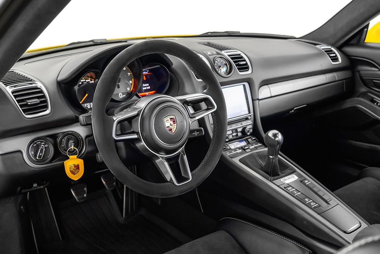 Porsche Cayman GT4