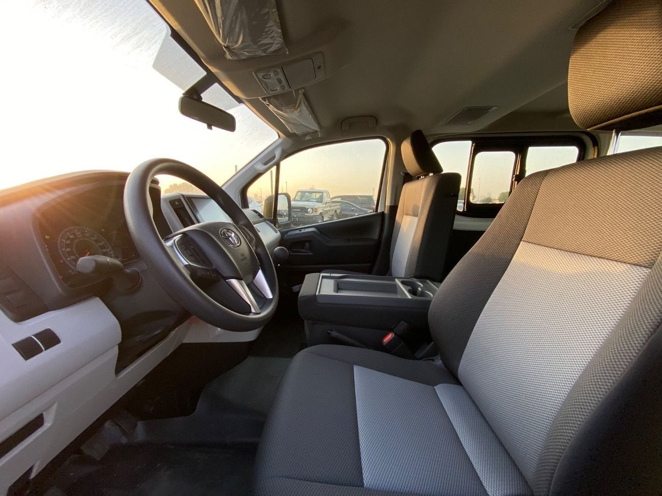 تويوتا هاياس DLS - STD ROOF Commuter Standard 2.8L
