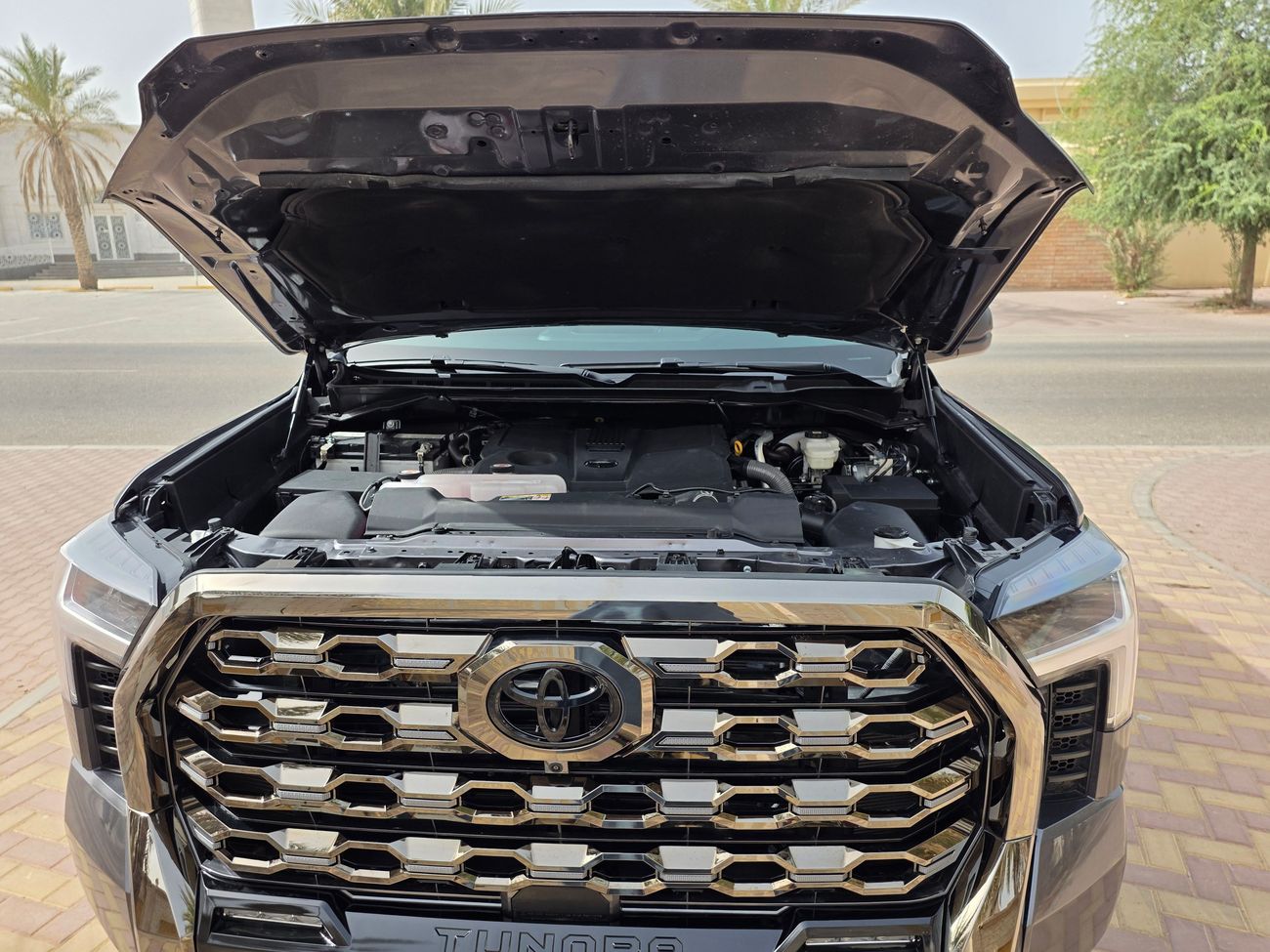 Toyota Tundra 2024 SR5 V6 twin turbo 389hp 4x4 LOW MILEAGE In perfect condition