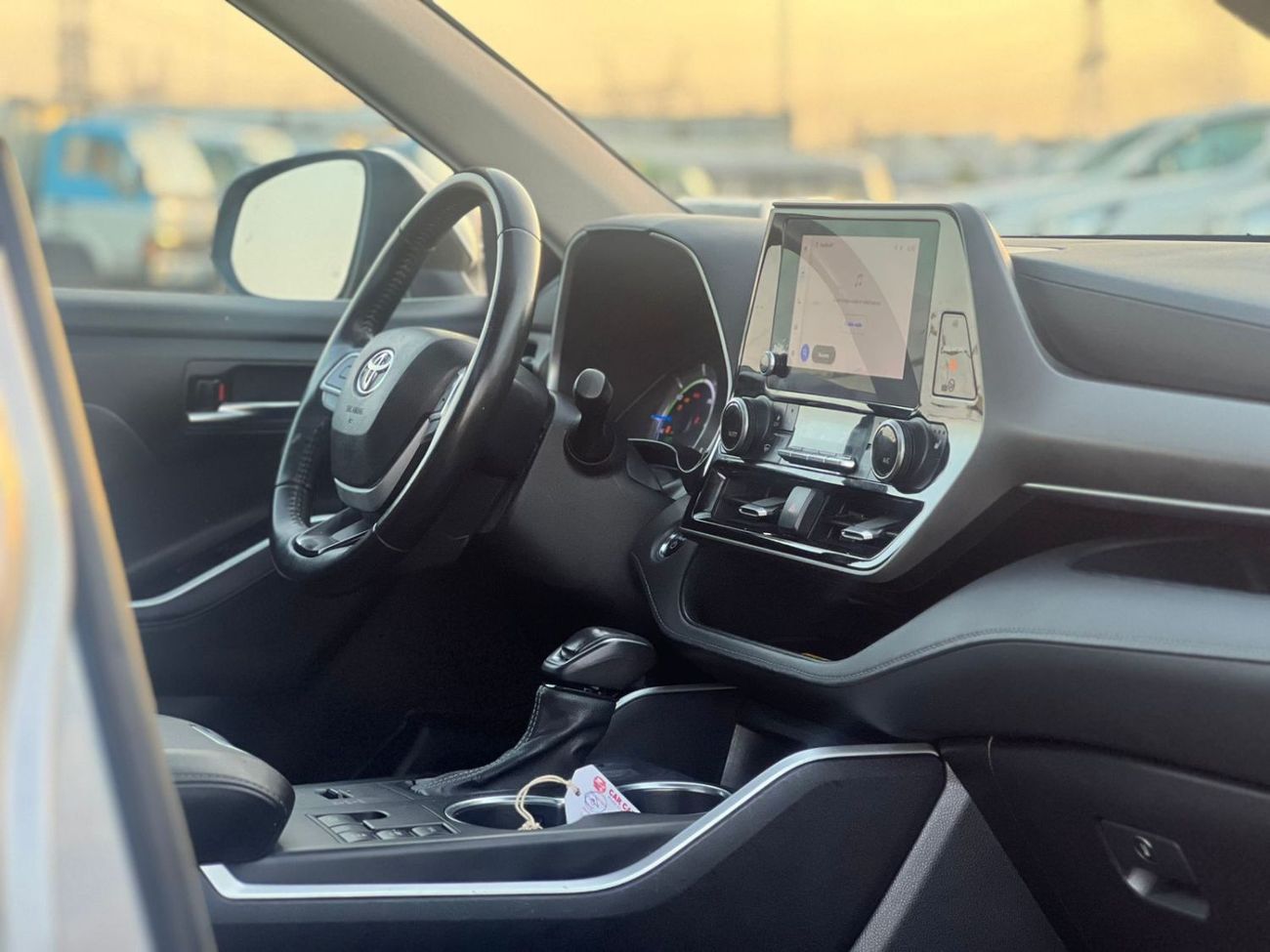 Toyota Highlander 2023 Toyota Highlander Hybrid XLE Full Option - 2.5L V4 - AWD 4x4 - Rear Camera - Sunroof- Leather s