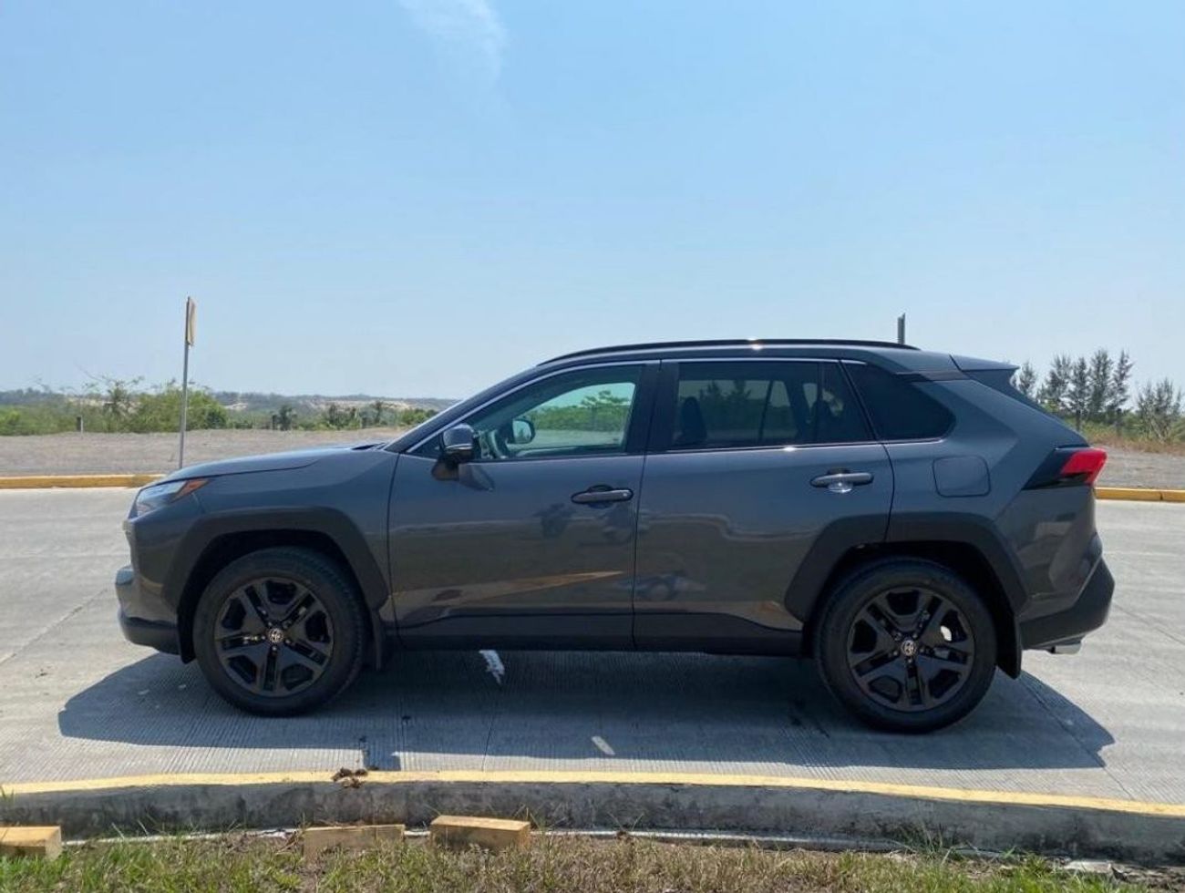 Toyota RAV4 TOYOTA RAV4 2.5L AWD ADVENTURE 2023 MODEL CANADIAN SPECS