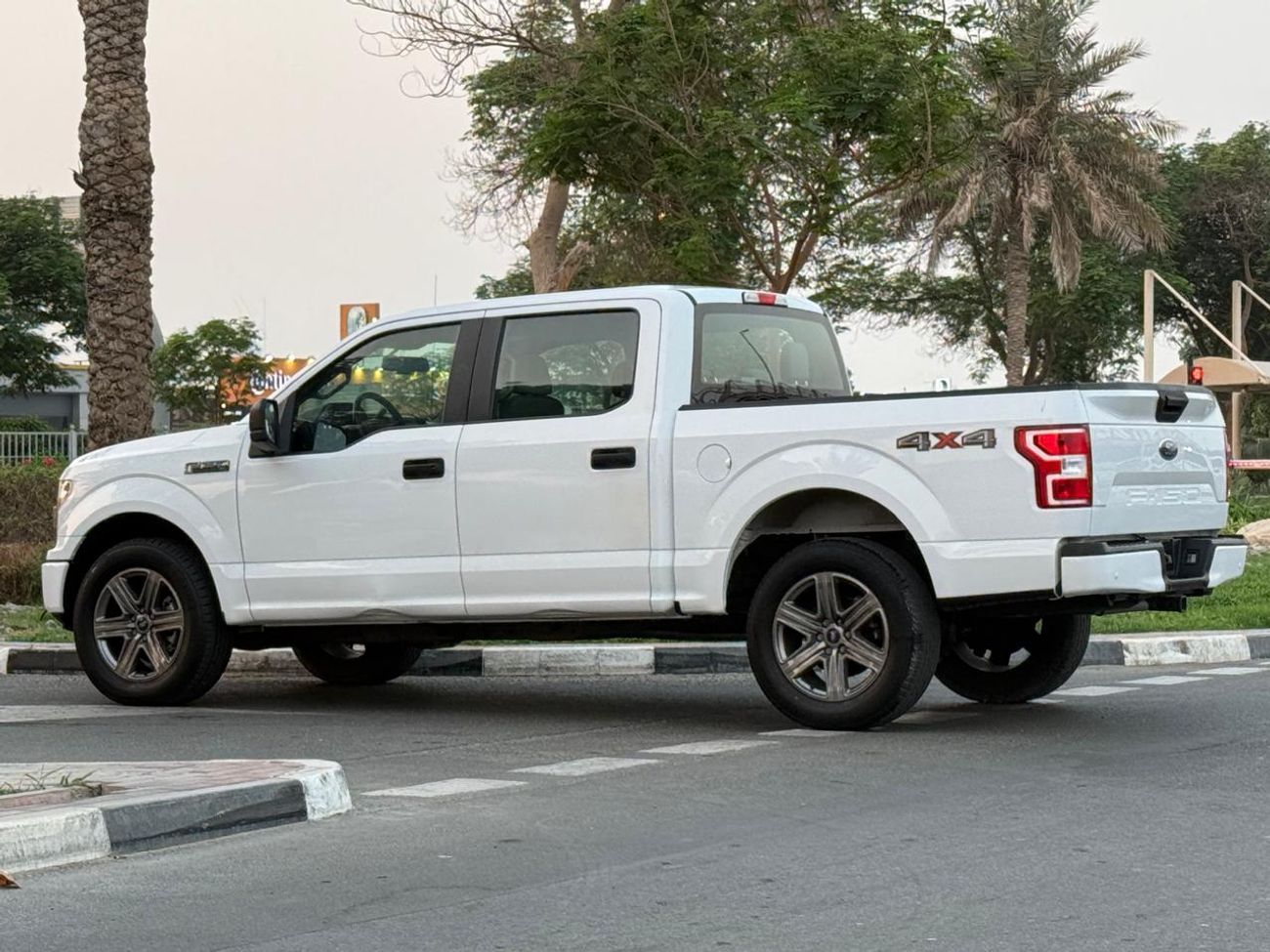 Ford F 150 FX4 Platinum 5.0L FX4  5.0L FORD F150 2019 GCC V8 FX4 IN GOOD CONDITION