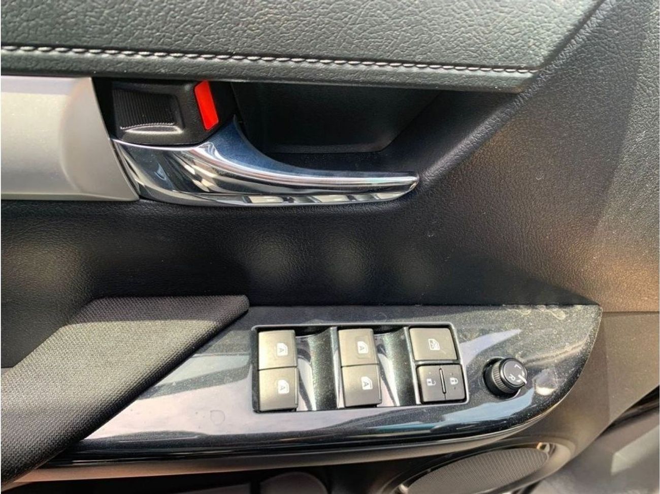 تويوتا هيلوكس TOYOTA HILUX 2.4L V4 4X4 AT FULL OPTION WITH PUSH START