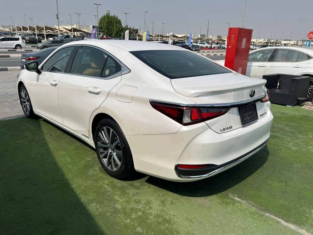 Lexus ES300h PLATINUM LEXUS ES300h 2019 Hybrid 2.5L (214 HP)