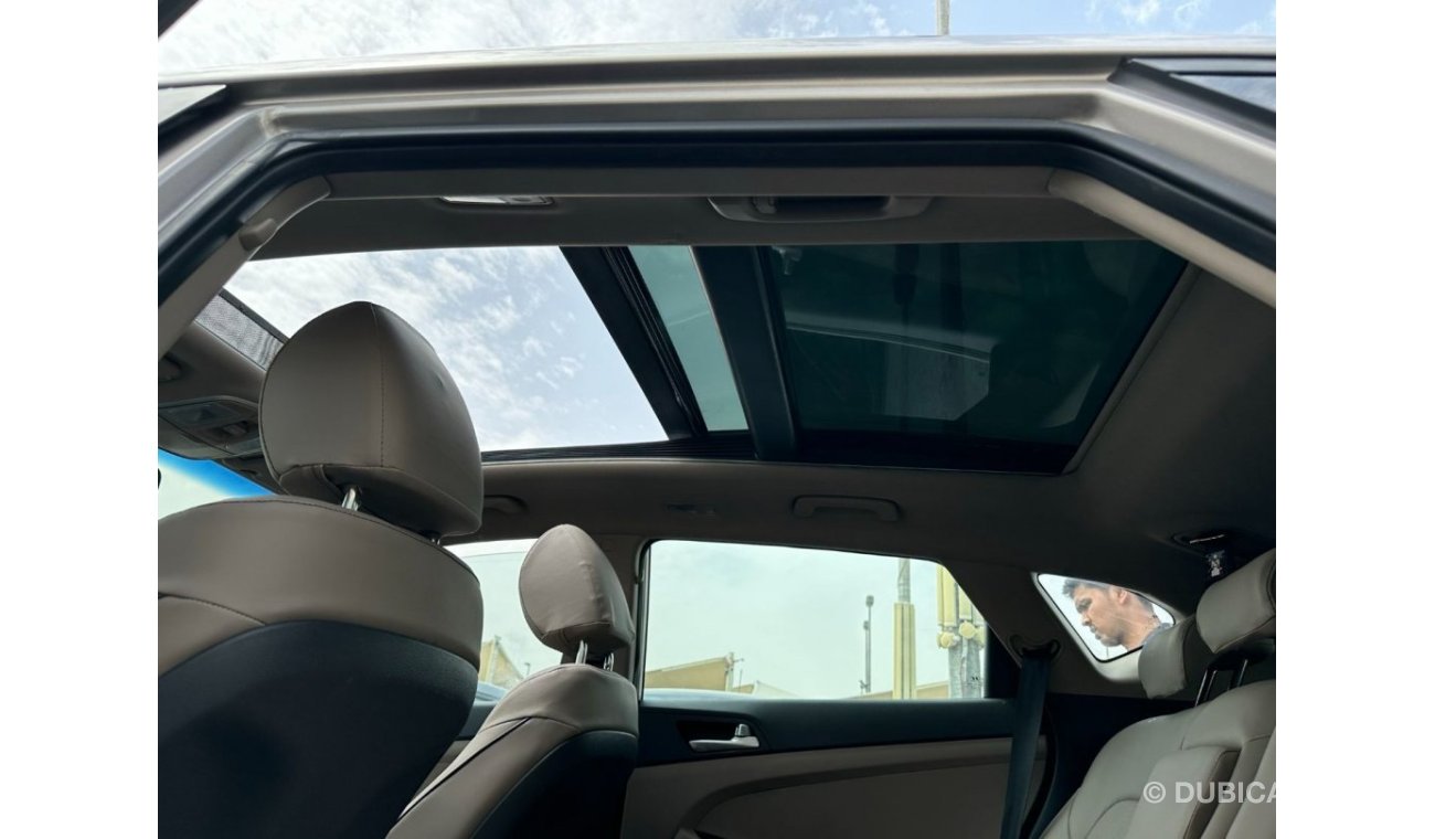 Hyundai Tucson Basic Panorama ACCIDENTS FREE - GCC - FULL OPTION - ENGINE 1600 CC - PANORAMIC SUNROOF