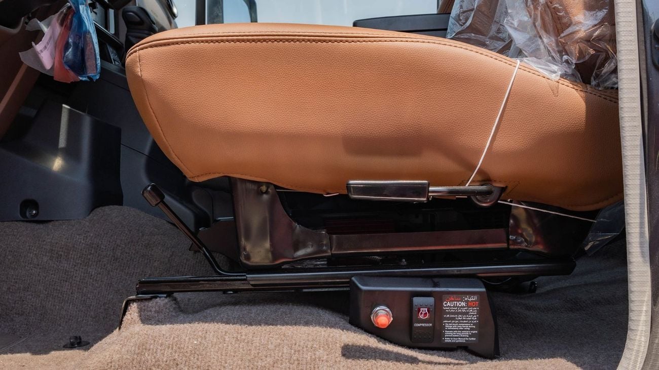 تويوتا لاند كروزر 70 2025 Toyota Land Cruiser LC 71 4.0L Petrol AT Full Option Dark Grey