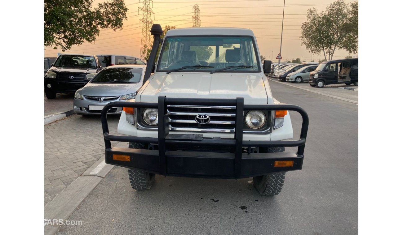 Toyota Land Cruiser Hard Top diesel white color 4.2L year 2001 3 doors