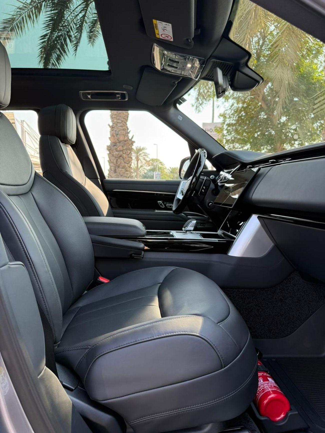 Land Rover Range Rover SE P360 3.0L RANGE ROVER VOGUE SE P360 | BRAND NEW | MODEL: 2025 | GCC SPECS | 5 YEARS WARRANTY AND