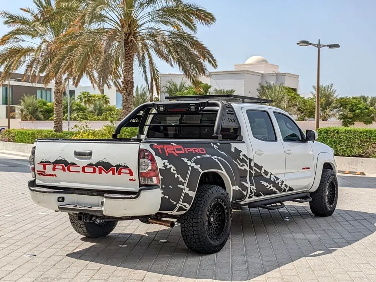 تويوتا تاكوما MODIFIED TRD 4X4 4DOORS IN EXCELLENT CONDITION