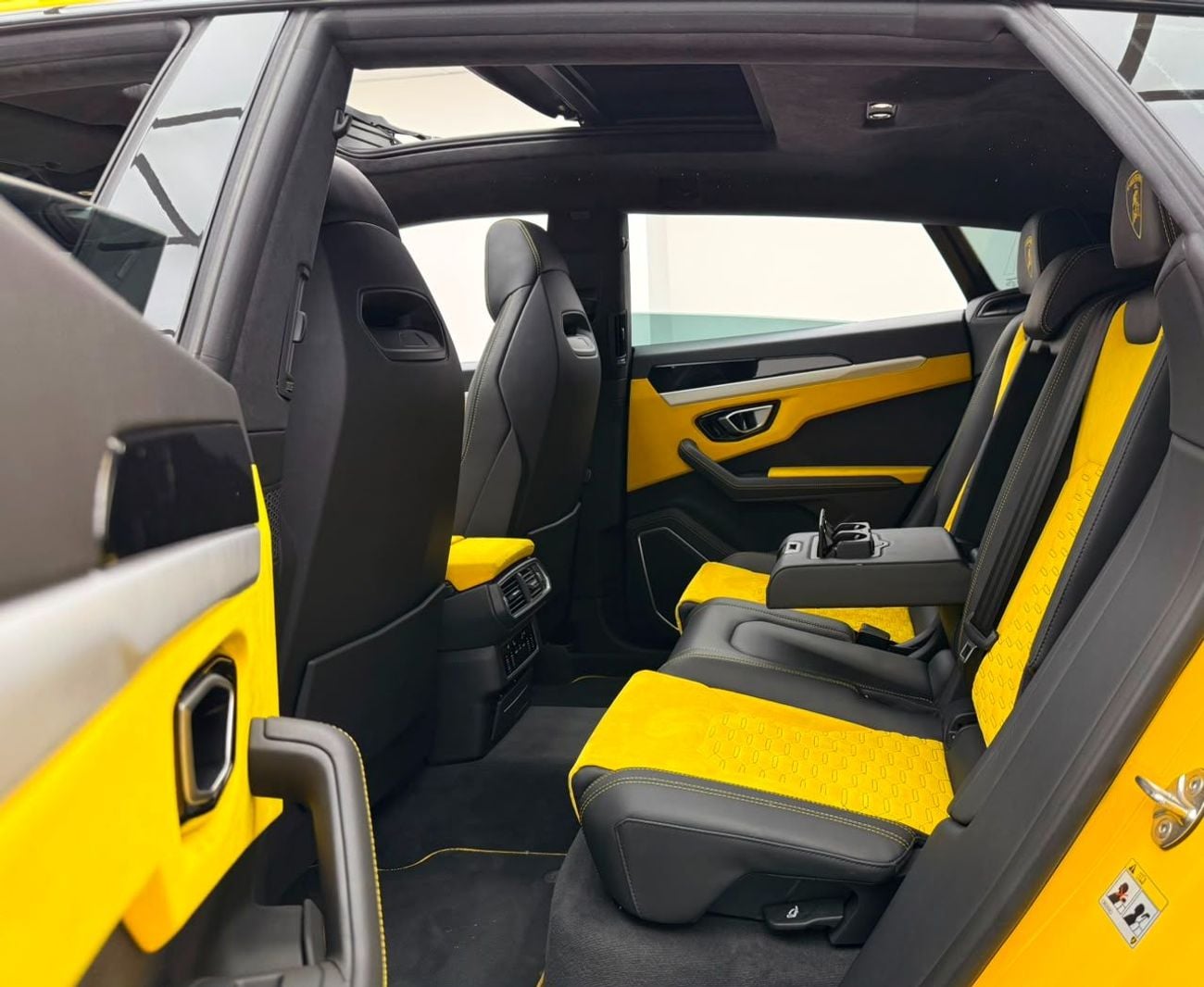 Lamborghini Urus STD 2020 Lamborghini Urus, Warranty, Full Lamborghini Service History, Very Low Km, Japanese