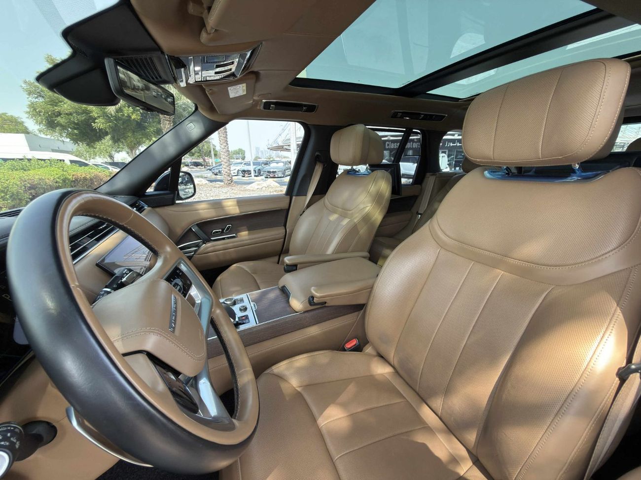 Land Rover Range Rover Autobiography P530 4.4L GCC SPEC NEAT AND CLEAN UNDER WARRANTY AND SERVICE