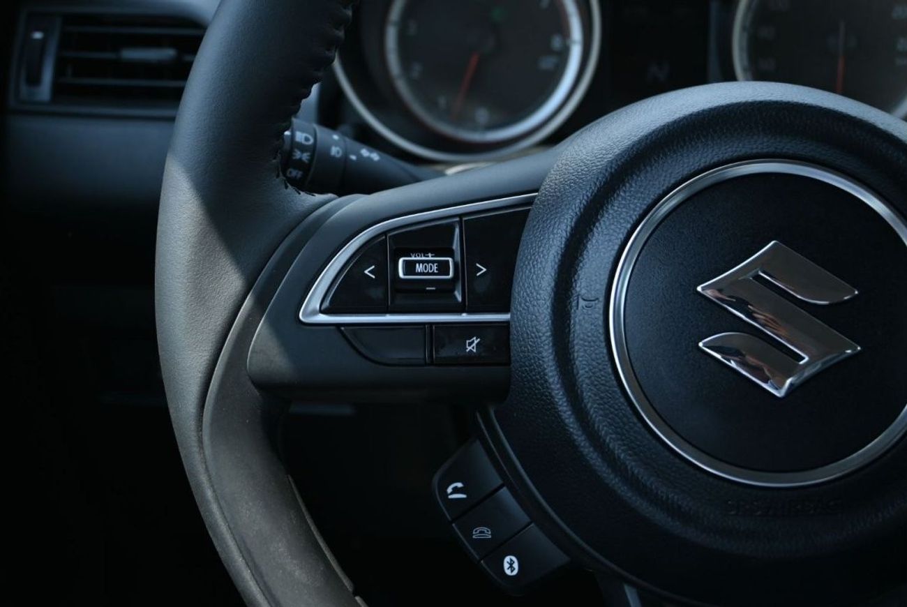 Suzuki Swift Suzuki Swift 1.2L Petrol, Color White Dual Tone, Model 2024