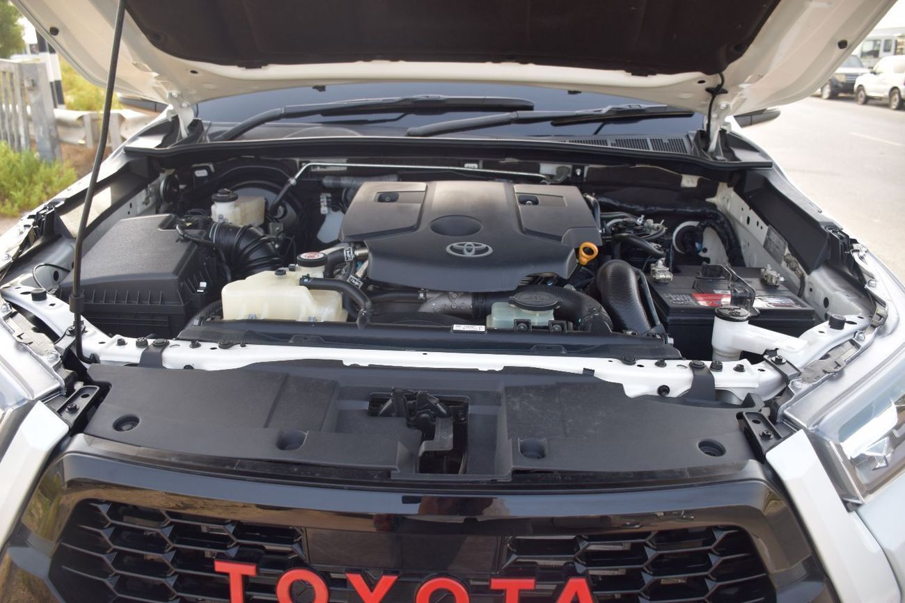 تويوتا هيلوكس 4x4 Diesel 2.8L A/T (right Hand)