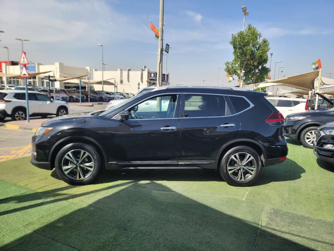 نيسان إكس تريل S 2.5L FWD (5 Seater)