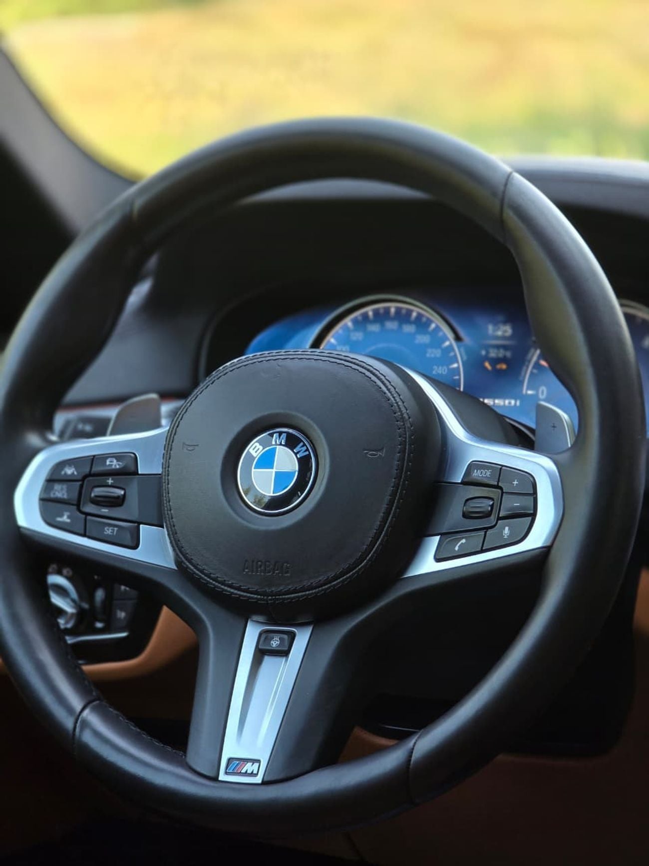 بي أم دبليو M550i Std 4.4L