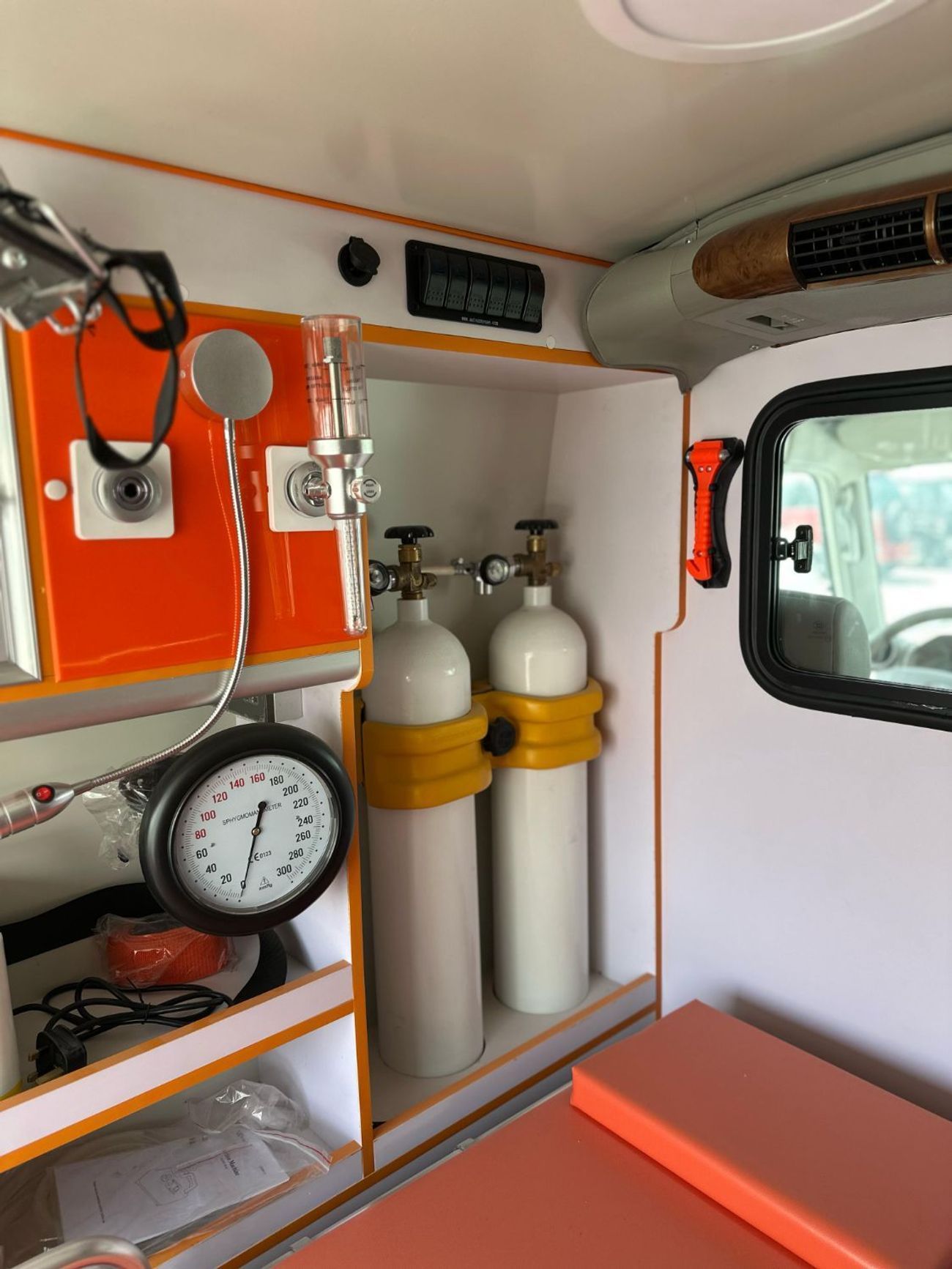 تويوتا لاند كروزر 70 LC78 4.0 MT 2023 Equipped ambulance