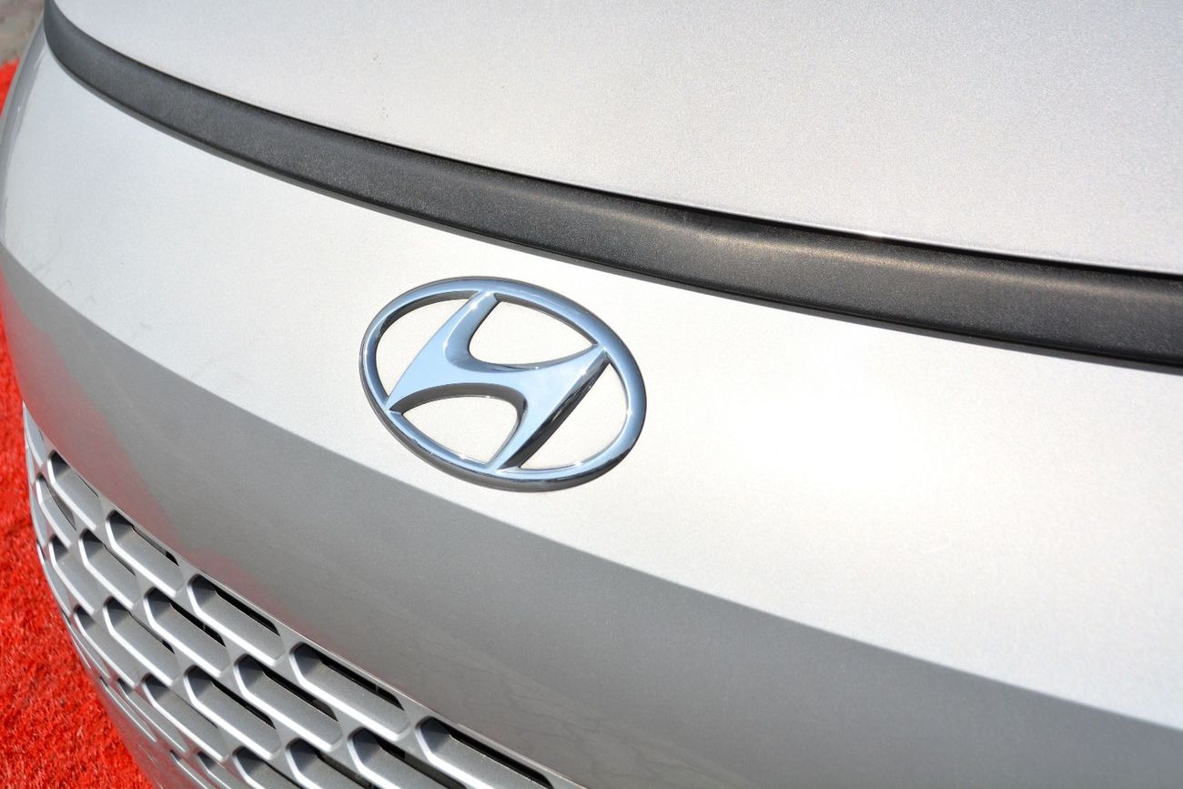 Hyundai Staria DIESEL 11 SEATS