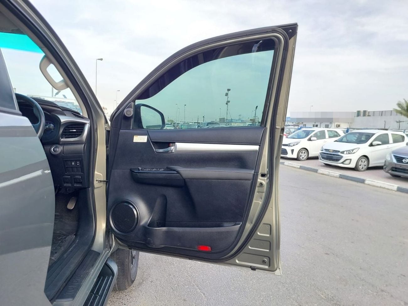 تويوتا هيلوكس TOYOTA HILUX PICKUP RHD 2016 MODEL 2.8 L DIESEL AUTOMATIC(PM79021)