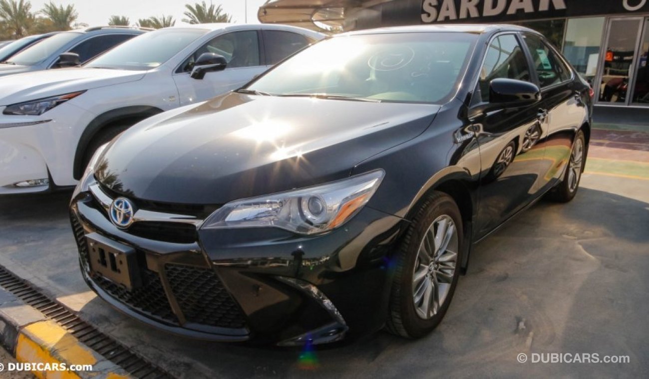 Toyota Camry SE Hybrid