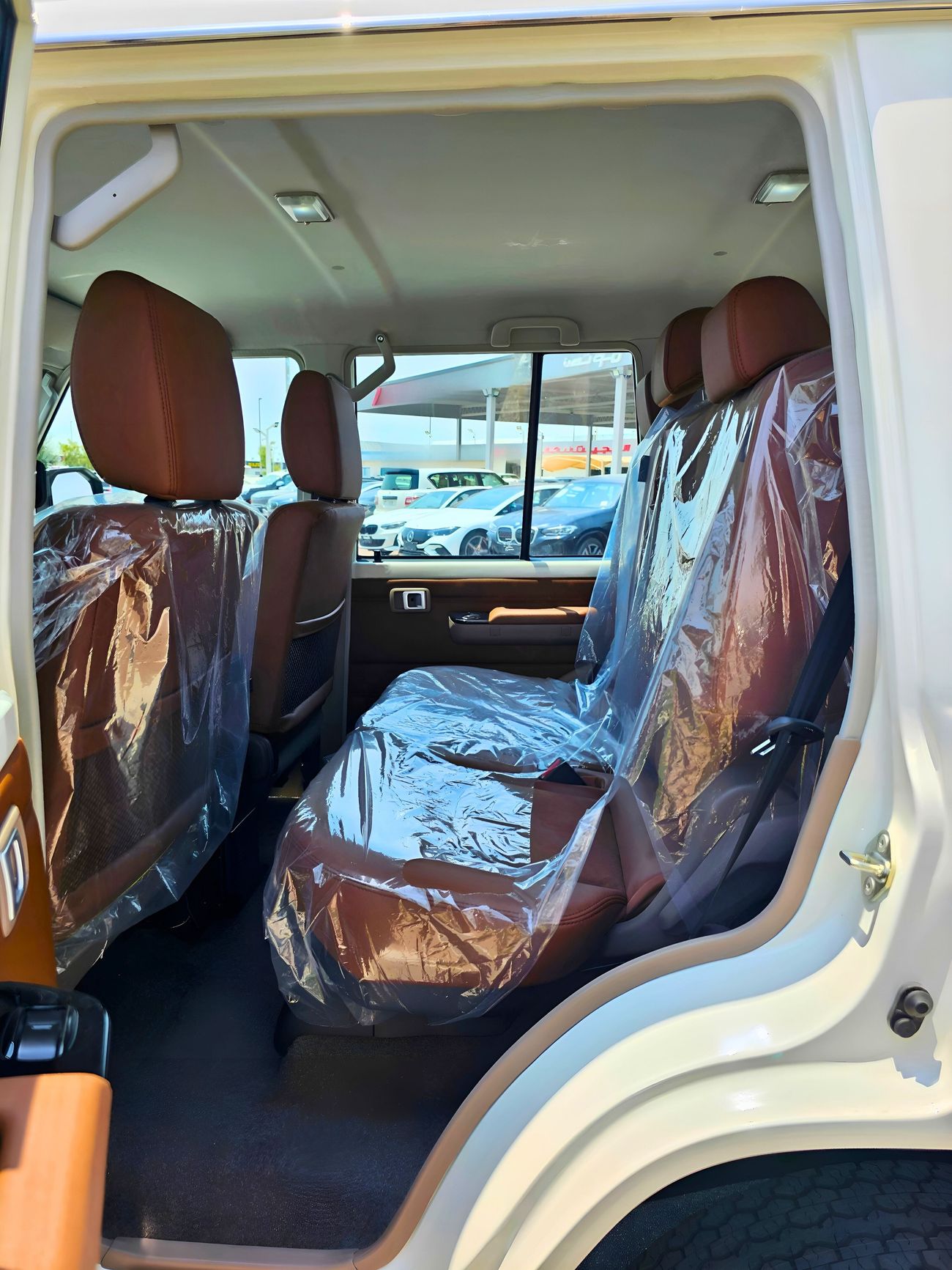 Toyota Land Cruiser 70 4.0L PETROL / AT / DIFF LOCK/ WINCH SNORKEL / FULL OPTION (CODE # 68001)