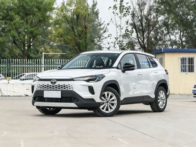 Toyota Corolla Cross GLI 2026 white-black