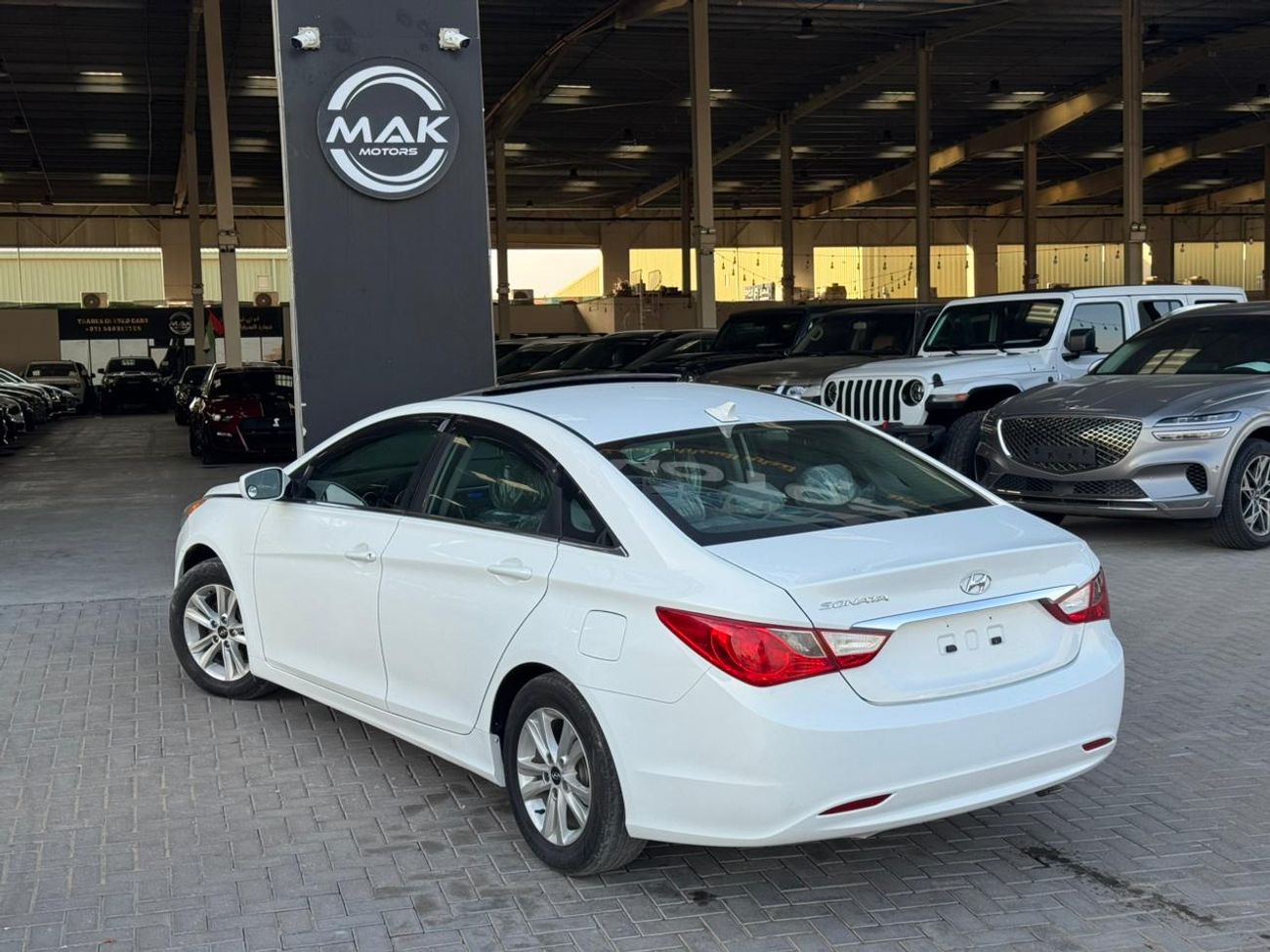 هيونداي سوناتا GLS Top / محرك V4 سعة 2.4 لتر / فتحة سقف / مقاعد كهربائية / نظيفة للغاية / بحالة ممتازة