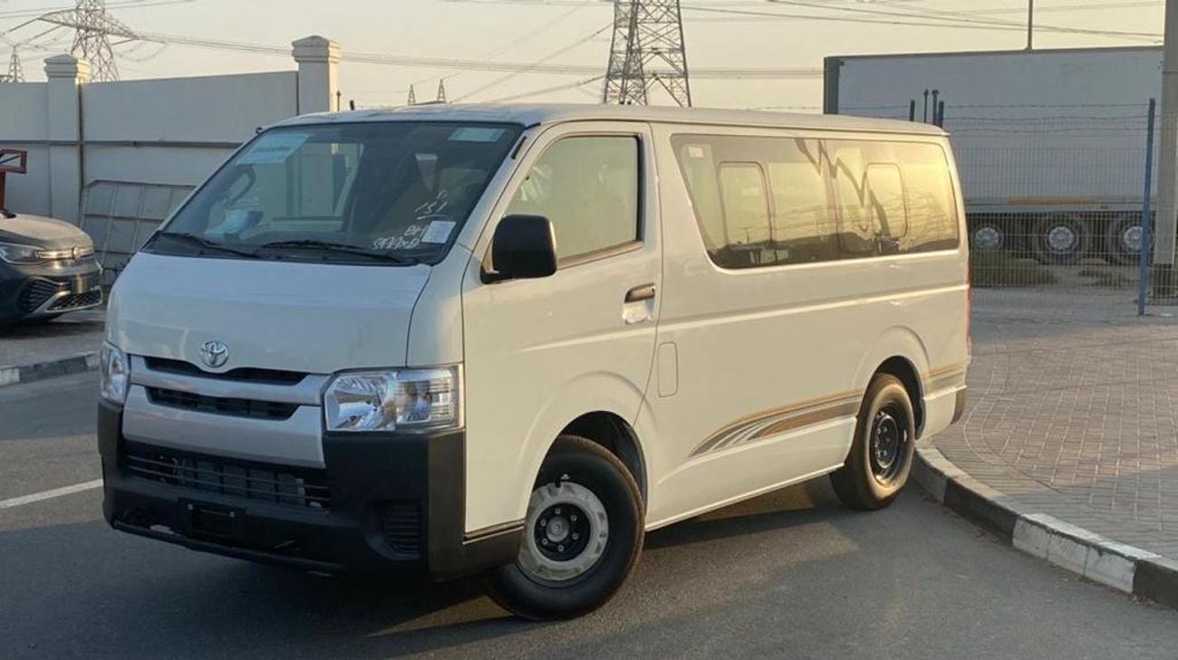 Toyota Hiace - фото 1