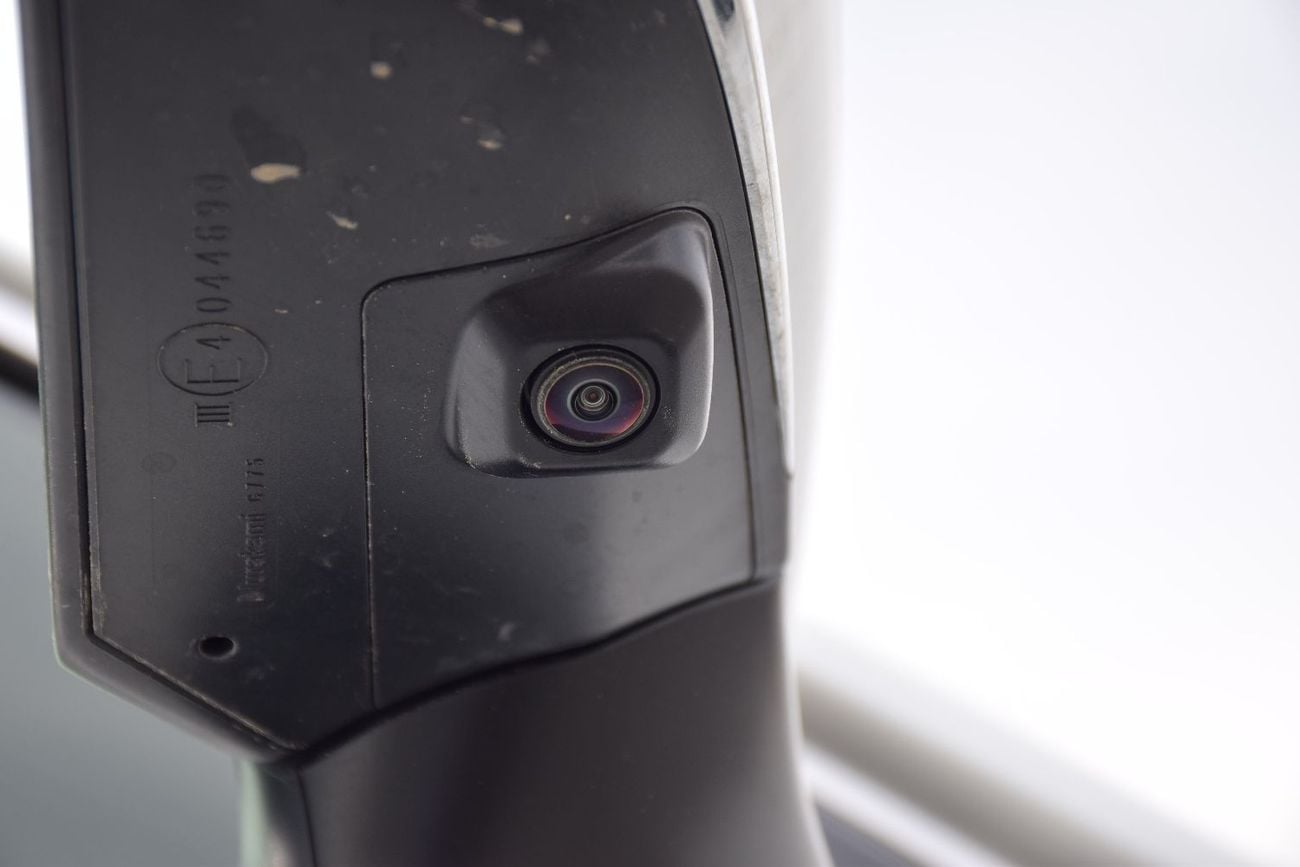 Toyota Camry Higher Trim With 5 Camera and panoramic roof