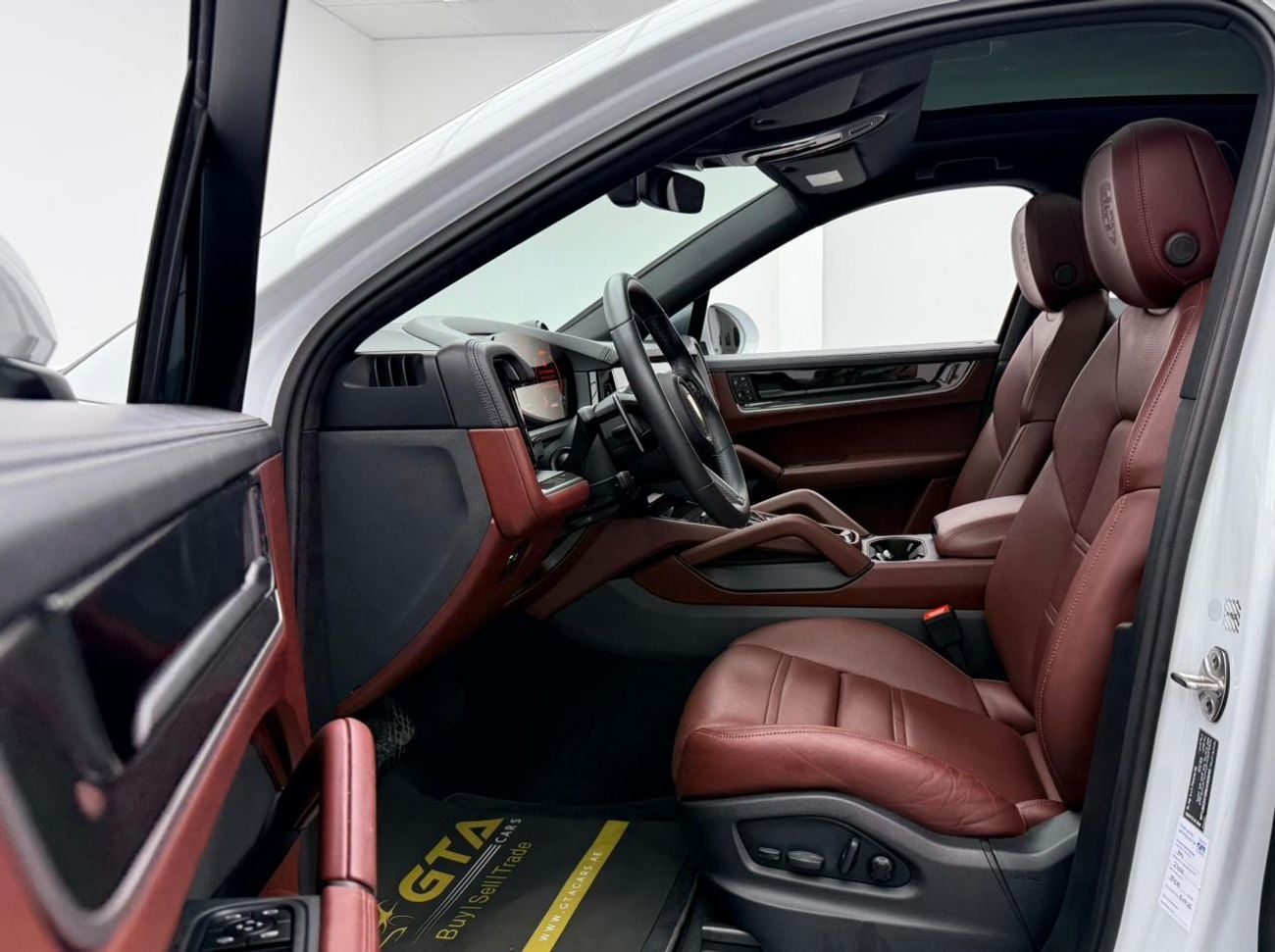 بورش كايان 2024 Porsche Cayenne Coupe, 2026 Porsche Warranty, Full Porsche Service History, Low Km, GCC
