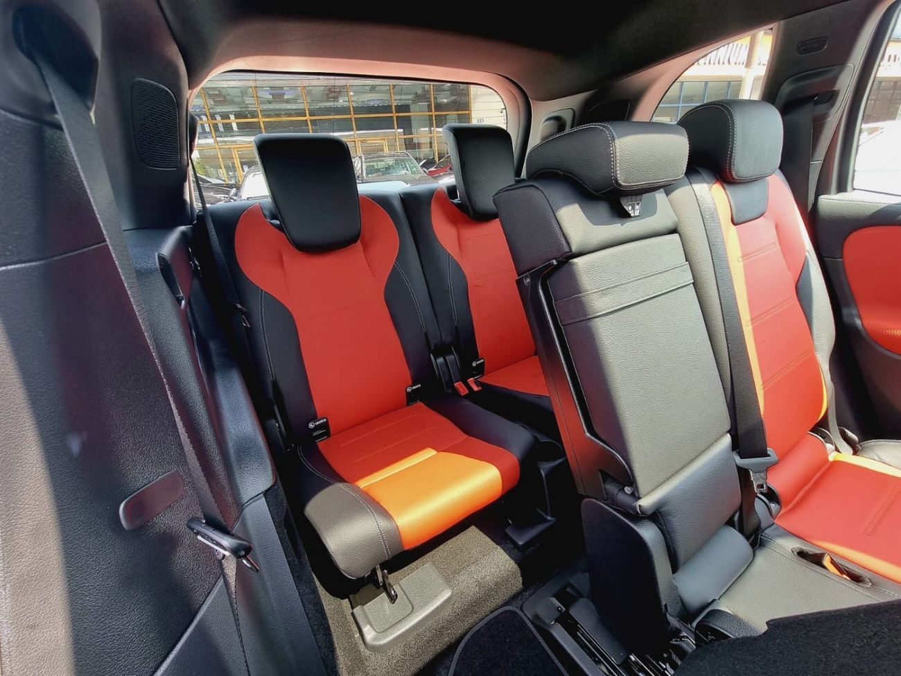 مرسيدس بنز GLB 200 AMG SUV 7 Seater Under Warranty 2025 GCC