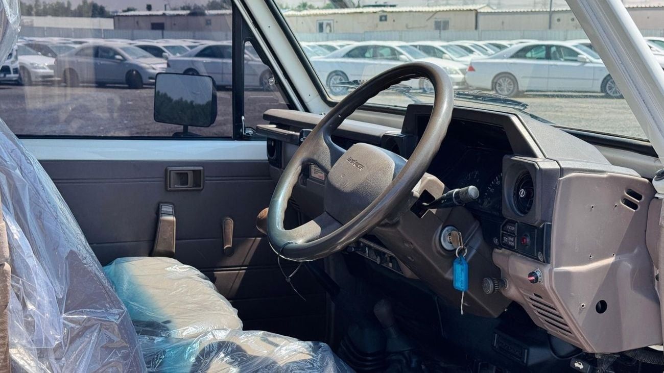 تويوتا لاند كروزر بيك آب SINGLE CABIN | BULL BAR WITH LED LIGHTS | RHD | 1992 | 4.2L DIESEL ENGINE | MANUAL TRANSMISSION | 4W