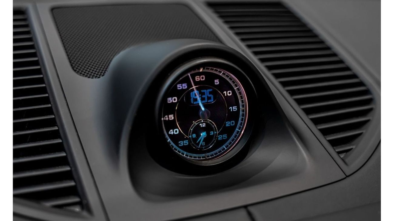 بورش ماكان 2023 Porsche Macan, 2025 Porsche Warranty, Full Service History, Sports Exhaust, Low Kms, GCC