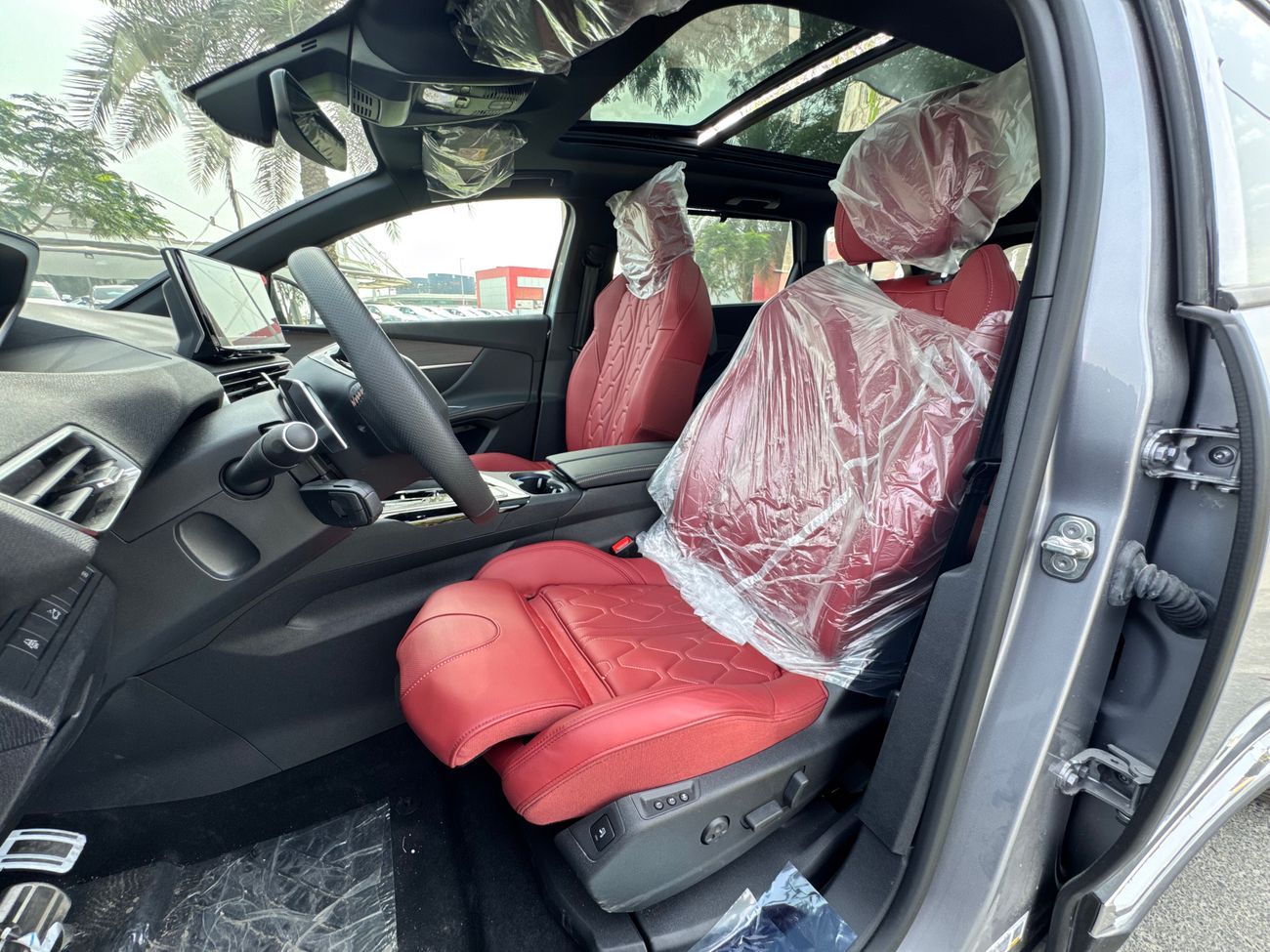 بيجو 5008 2025 PEUGEOT 5008 GT 1.6L CUV FWD 7-Seats 5Doors brand new 0km