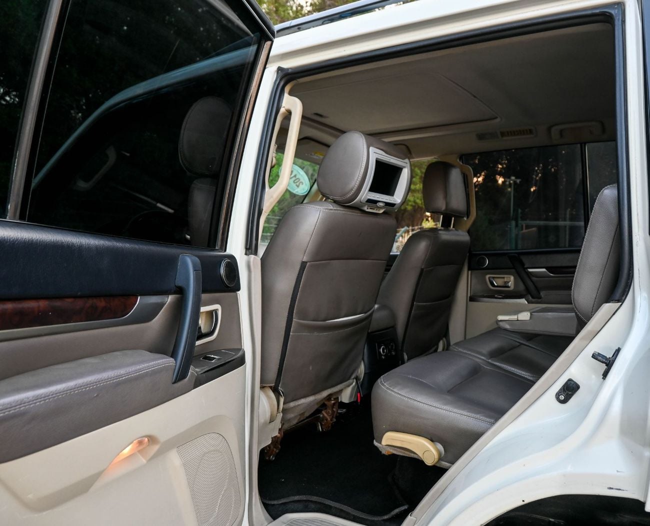 Mitsubishi Pajero 2014 Mitsubishi Pajero, Gulf specification, excellent condition, GLS Midline