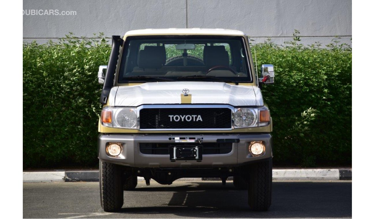 Toyota Land Cruiser Pick Up V6 4.0L Petrol MT with Diff.Lock and Winch