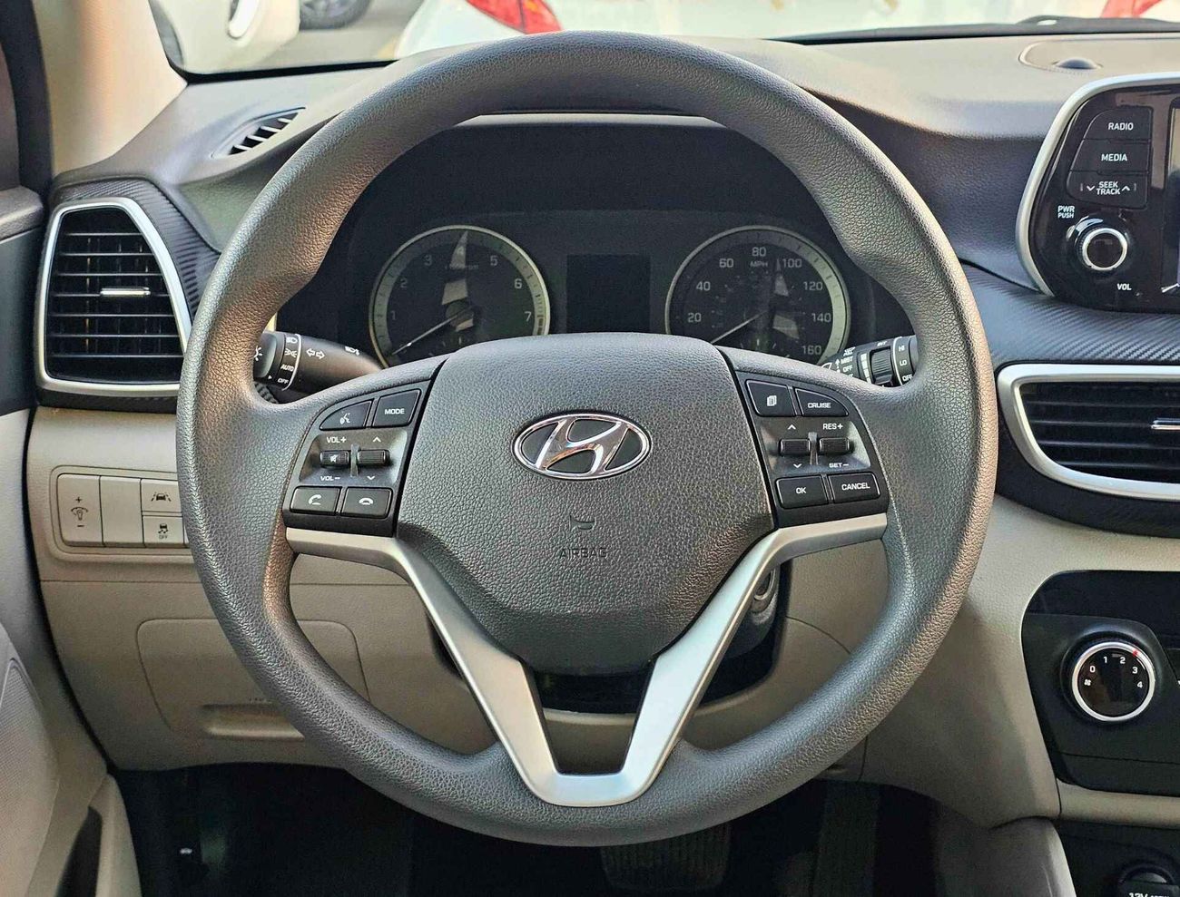 هيونداي توسون SE/ LANE ASSIST/ E BRAKE/ RADAR/ LEATHER/ 2 KEYS/ LOW MIELAGE/ ORG AIRBAG/ 682 MONTHLY/ LOT# 74437