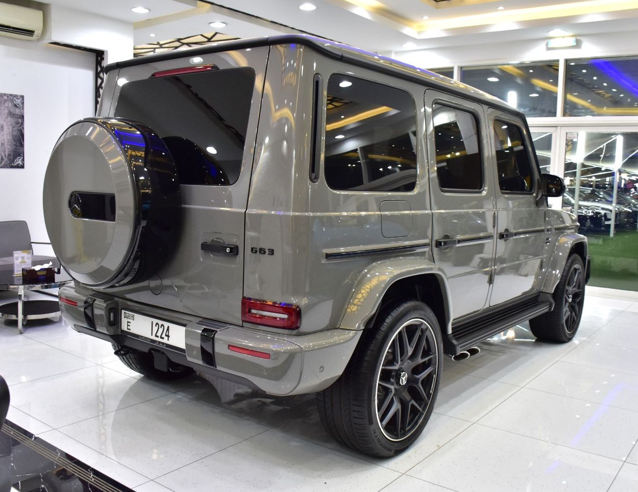 مرسيدس بنز G 550 EXCELLENT DEAL for our Mercedes Benz G550 ( 2024 Model ) in Grey Color American Specs
