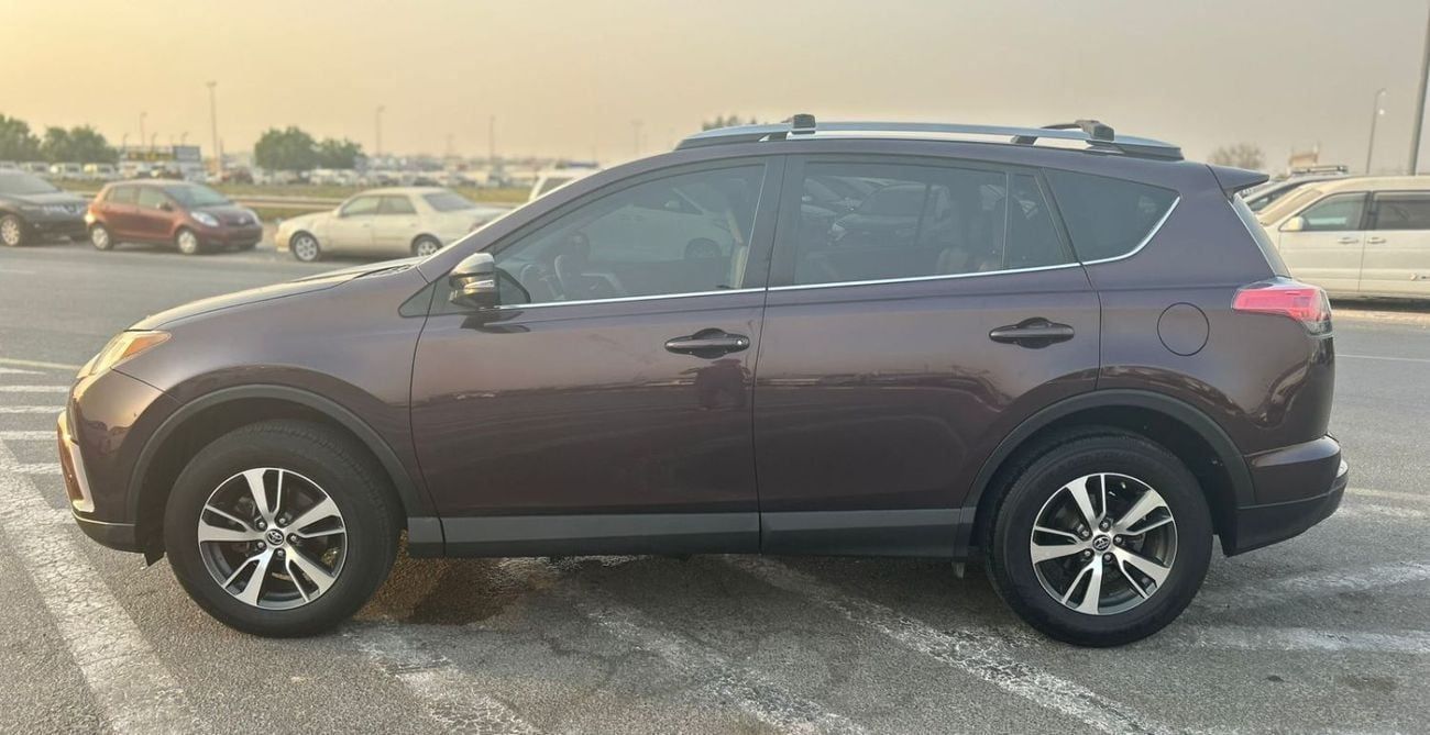 Toyota RAV4 2017 Toyota Rav4 Full Option XLE 2.5L V4 - Front / Back Sensors & Radar - Auto Trunk Push Start -