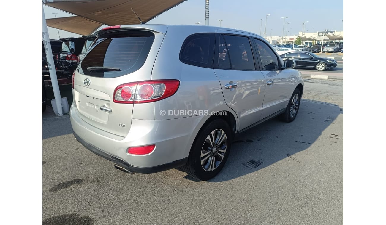 Hyundai Santa Fe Hyundai Santafe 2011 diesel.The car is very good, in perfect condition, looks clean from the inside