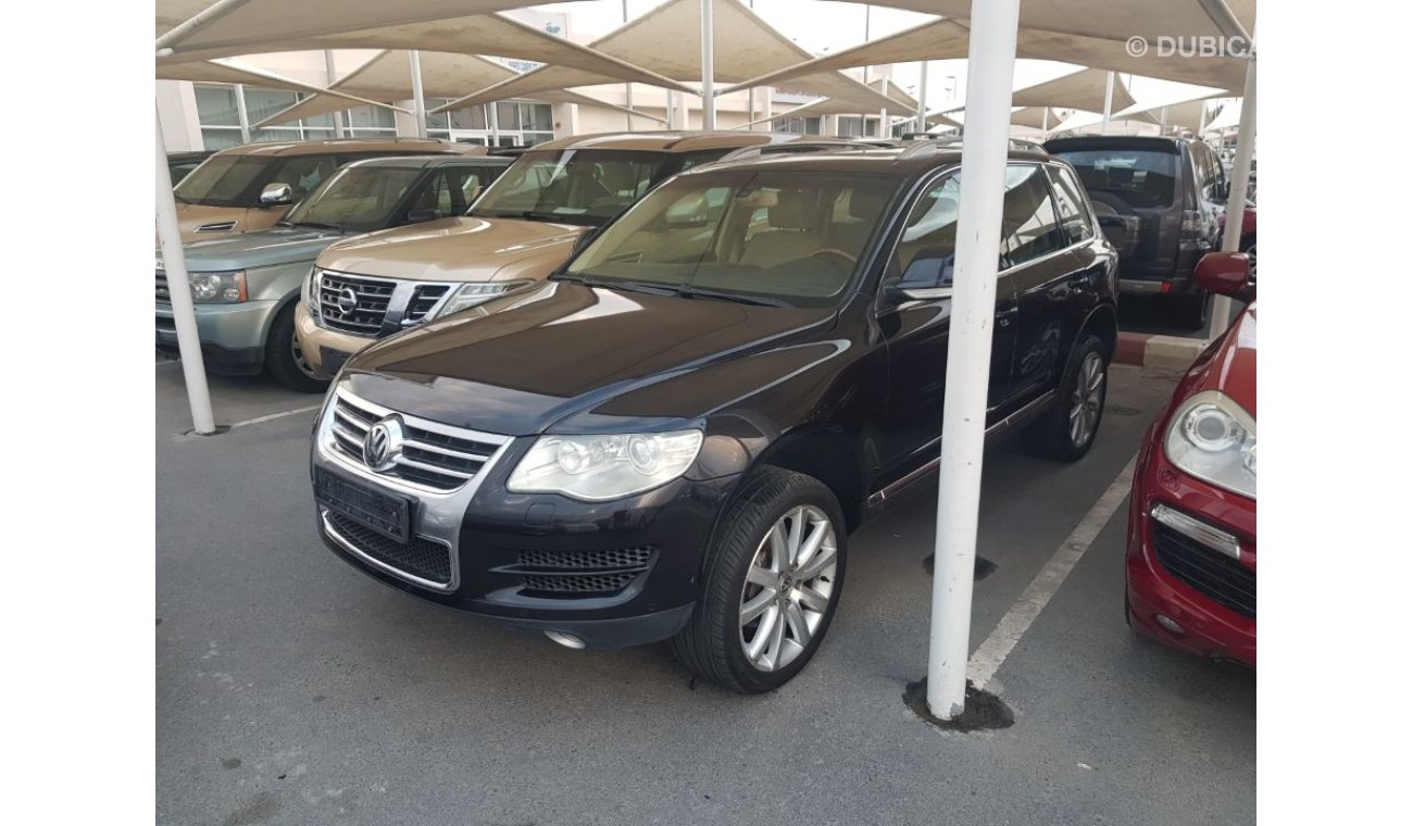 Volkswagen Touareg 2008 Model full options Navigation camera leather interiors sunroof  6 cylinders