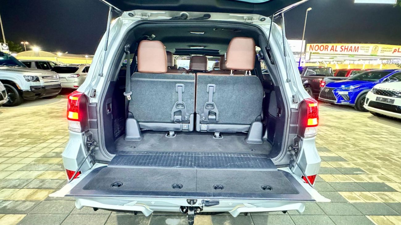 Toyota Land Cruiser GXR 4.0L GXR 5.7L warranty one year bank financie available