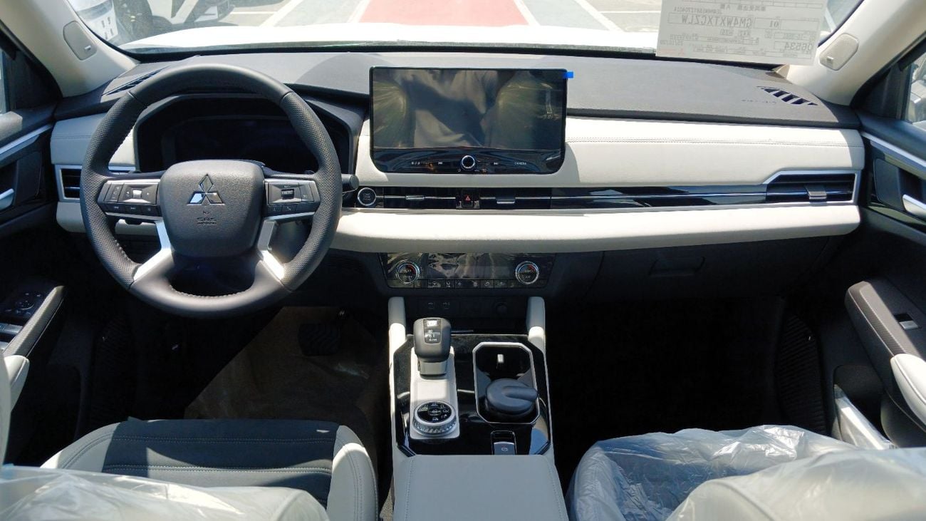 ميتسوبيشي آوتلاندر H Line 2.5L Petrol 4WD 2026YM