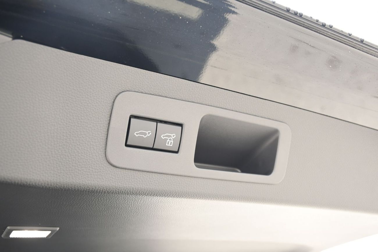 Toyota Land Cruiser 4.0L GXR With Rader (Ready Stock)