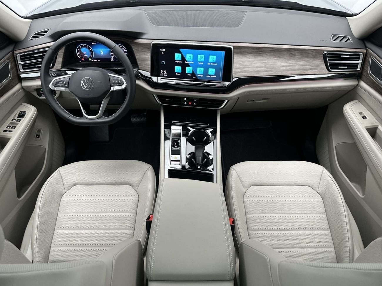 فولكس واجن تيرامونت 34,100 AED SAVINGS from New Car