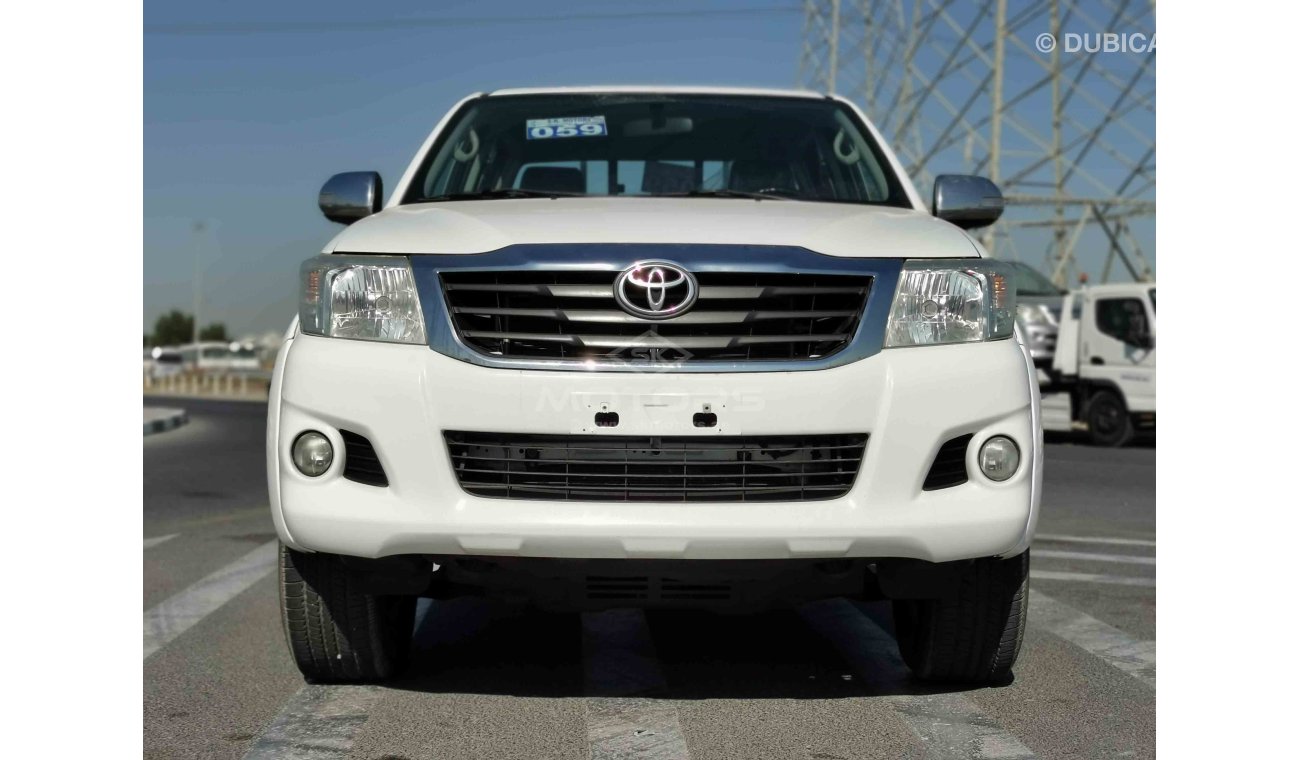 Toyota Hilux 2.7L PETROL, 15" TYRE, KEY START, XENON HEADLIGHTS (LOT # 8502)